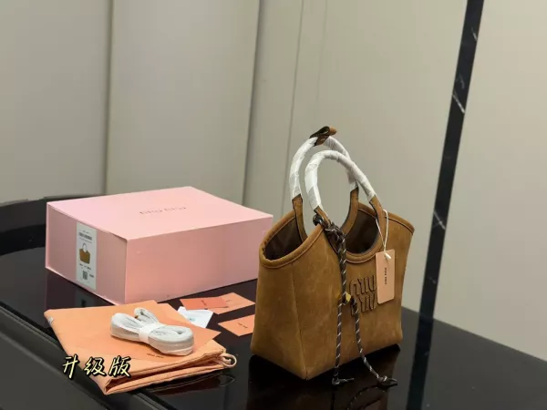 미우미우 신상 미니 토트백