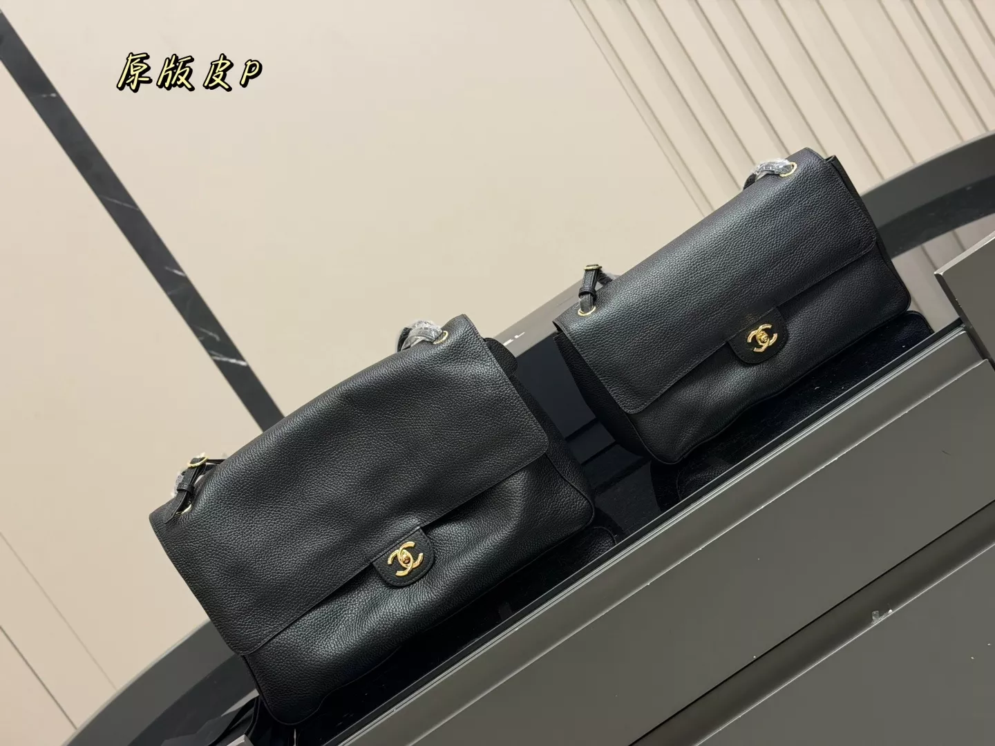 샤넬 맥시 공항 스타일 숄더백 상세 이미지 1