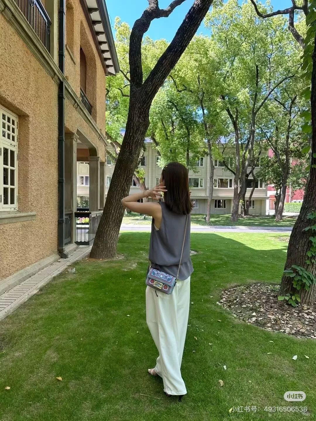 펜디 수공 비즈 자수 가죽 바게트백 상세 이미지 29