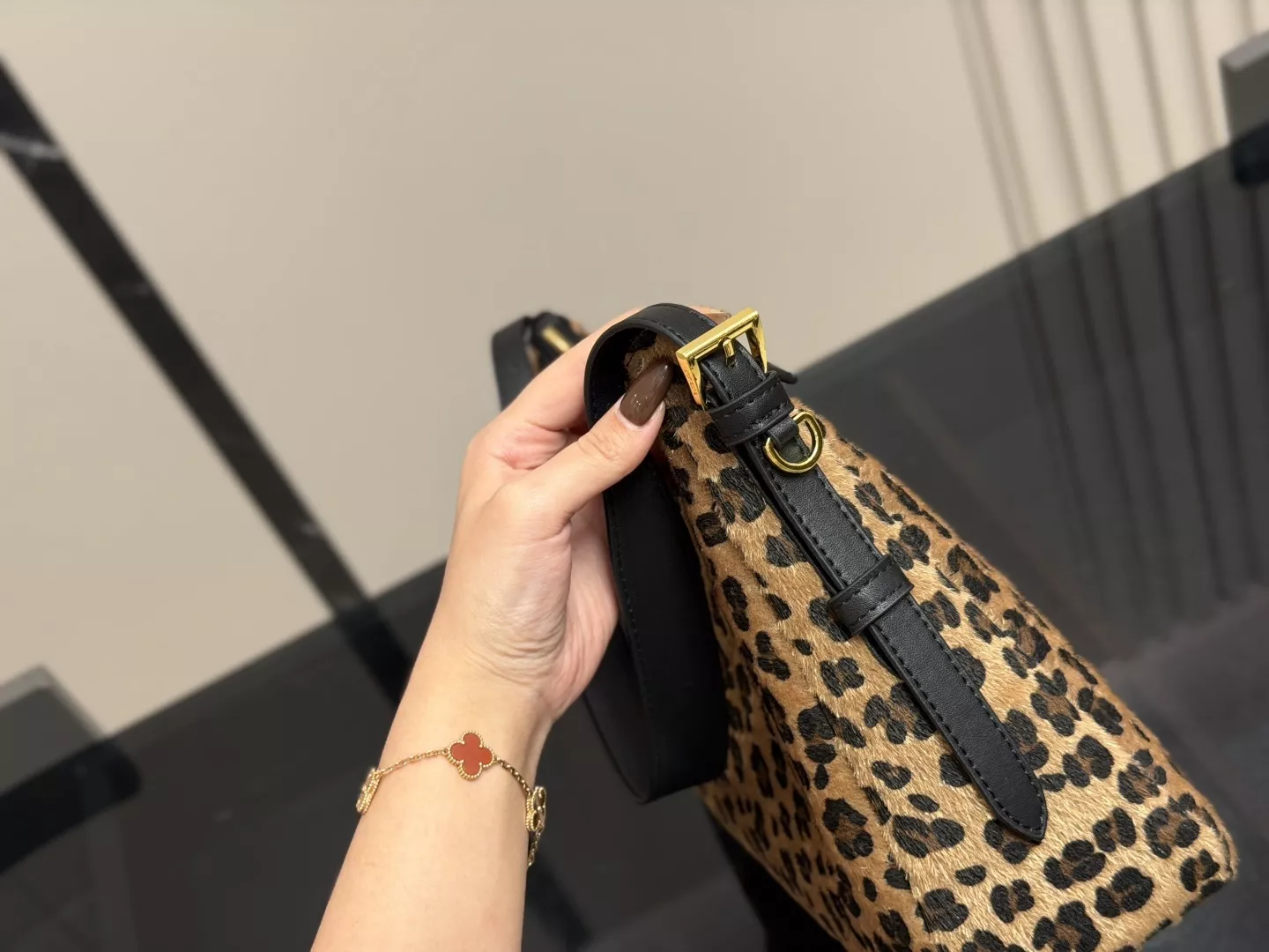 프라다 레오파드 패턴 빈티지 호보백 상세 이미지 6
