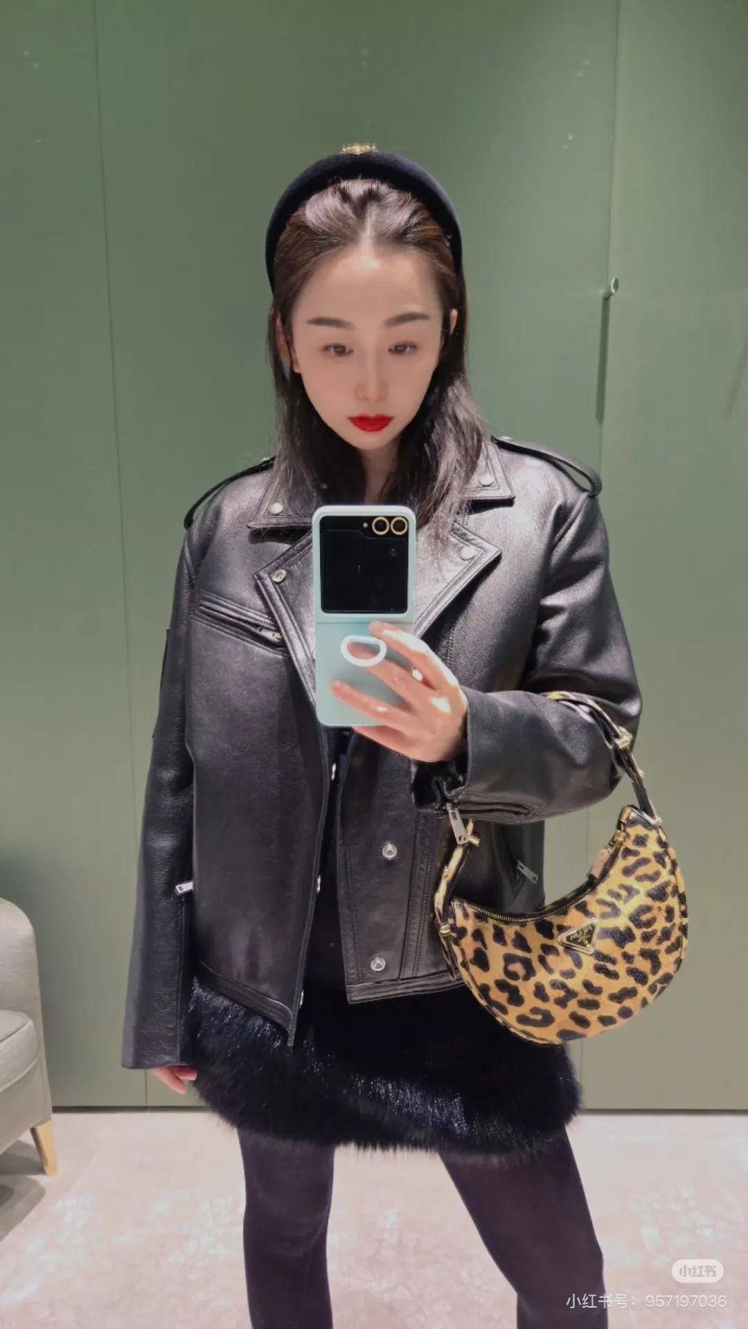 프라다 레오파드 패턴 미니 호보백 상세 이미지 12