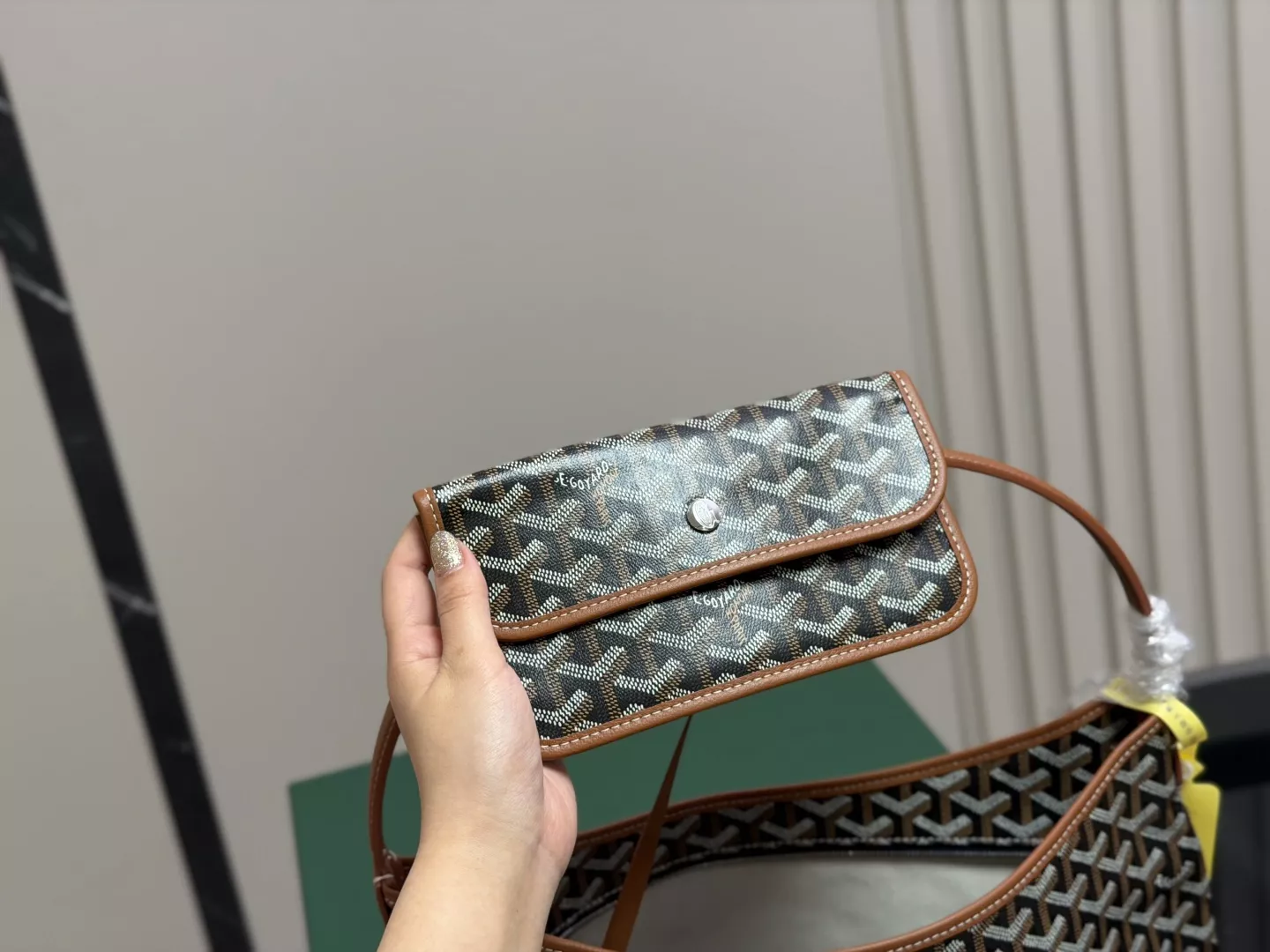 고야드 모노그램 코팅 캔버스 호보백 상세 이미지 3