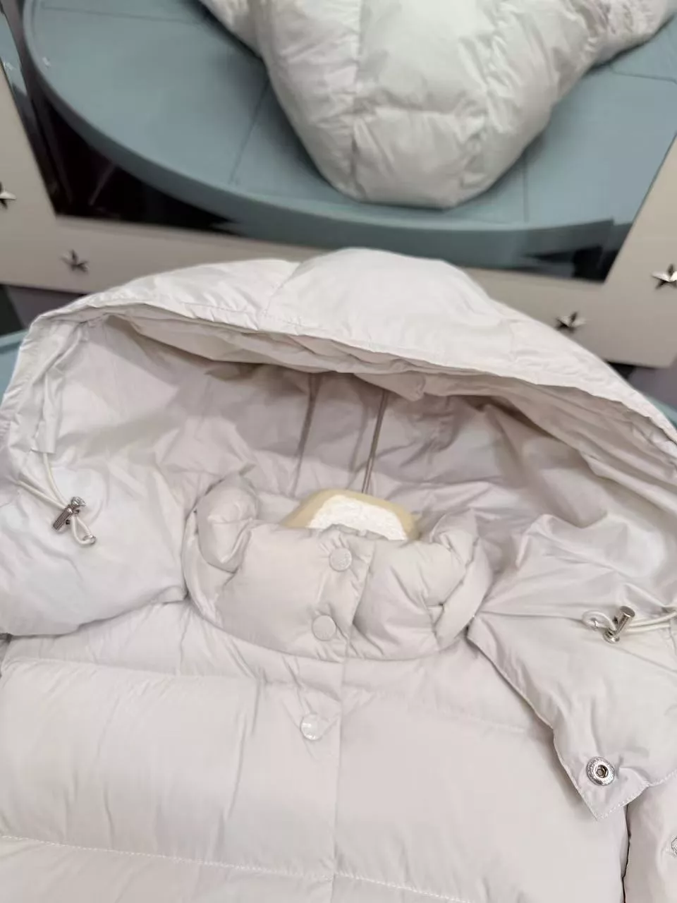 몽클레어 후드 탈부착 아동용 미들 패딩 상세 이미지 5