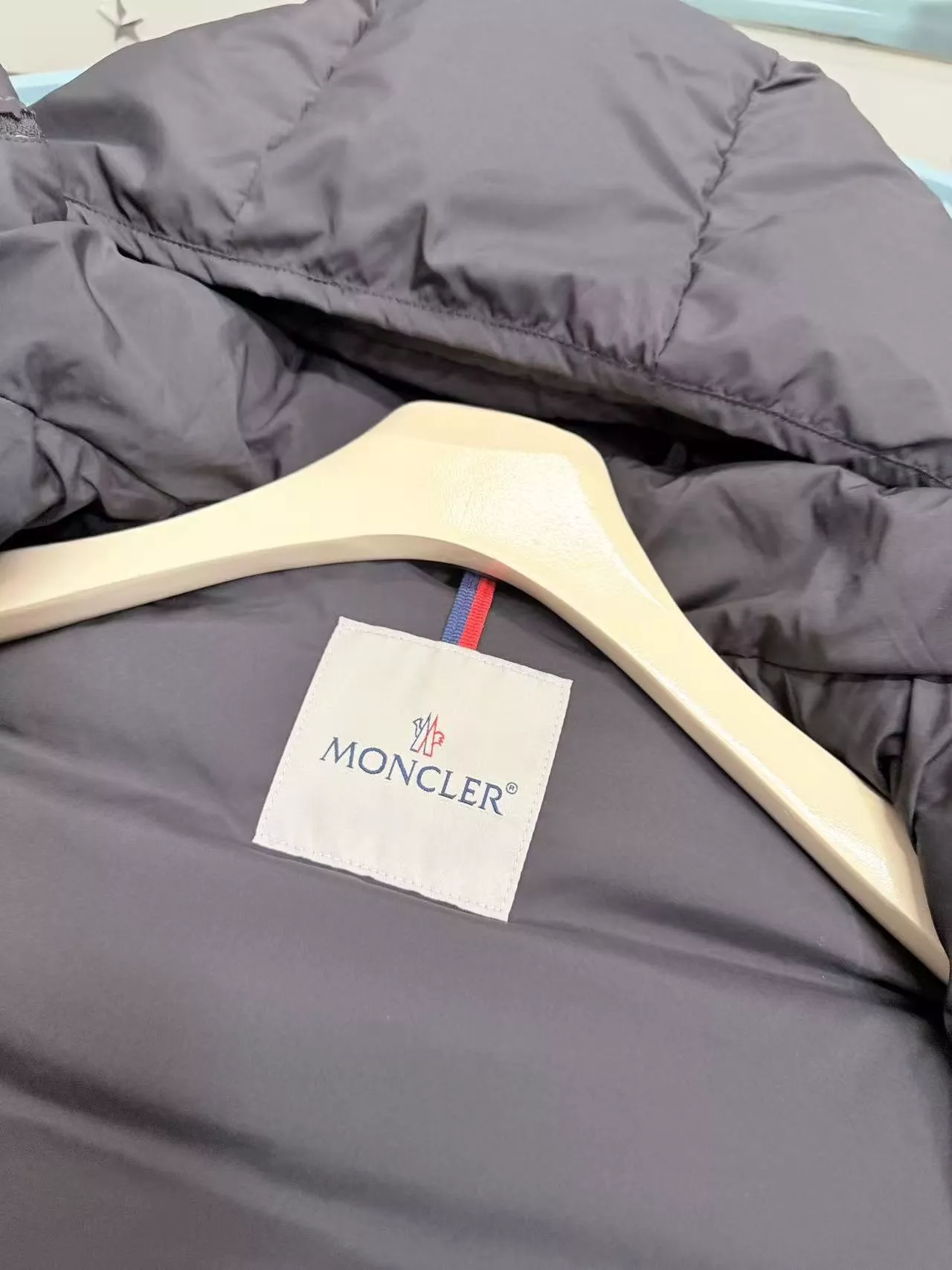 몽클레어 탈부착 후드 아동용 롱 패딩 상세 이미지 6