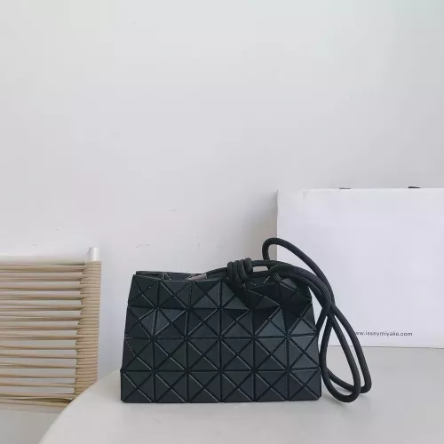 이세이미야케 입체 기하학 패턴 길이 조절 크로스백