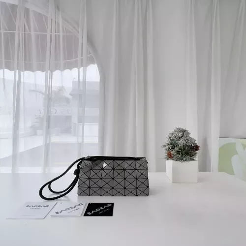 이세이미야케 삼각 패널 매듭 스트랩 크로스백