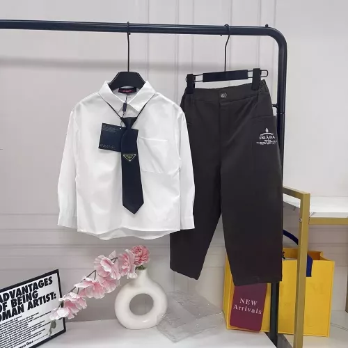 프라다 넥타이 셔츠와 밴딩 팬츠 상하의 세트