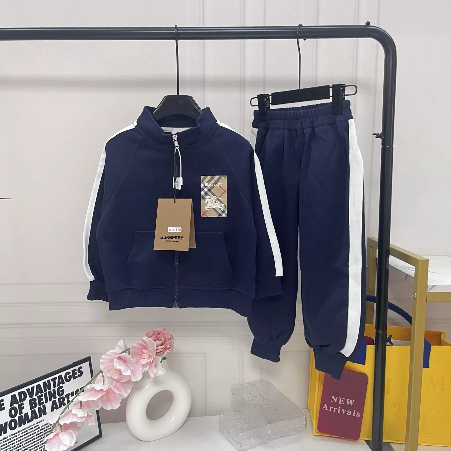 버버리 배색 테이프 집업 유아동용 상하의 세트 상세 이미지 1