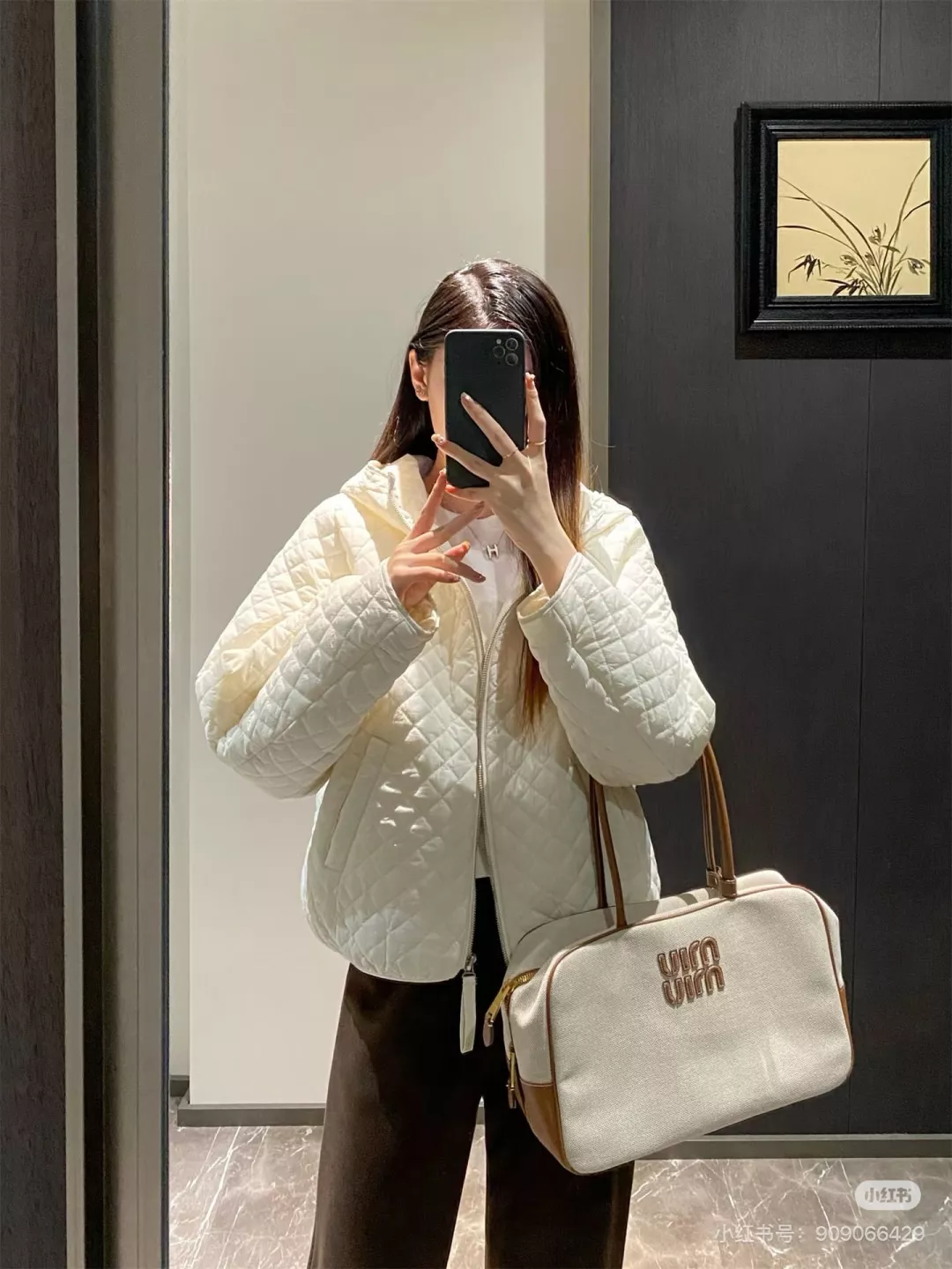 미우미우 스무스 카프스킨 투웨이 보스턴백 상세 이미지 16