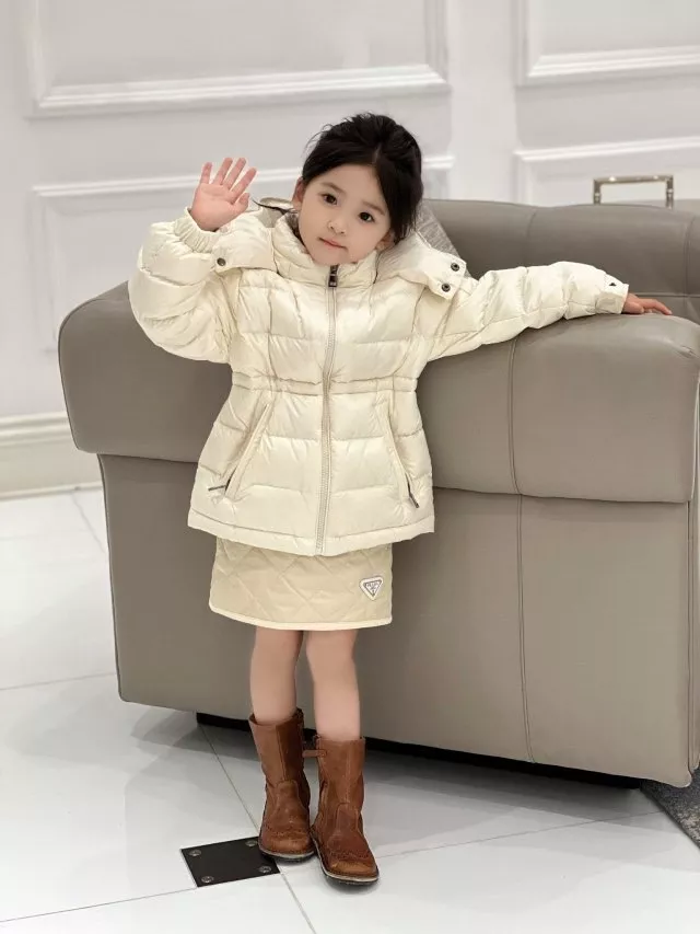몽클레어 스트링 허리라인 아동용 쇼트 패딩 상세 이미지 21