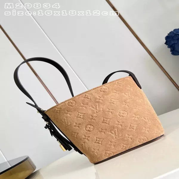 루이비통 모노그램 스웨이드 배색 트리밍 버킷백
