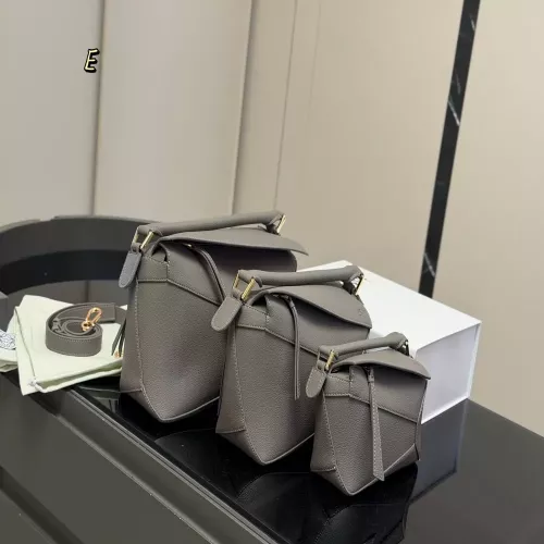로에베 기하학 패널 소가죽 스트랩 카메라백