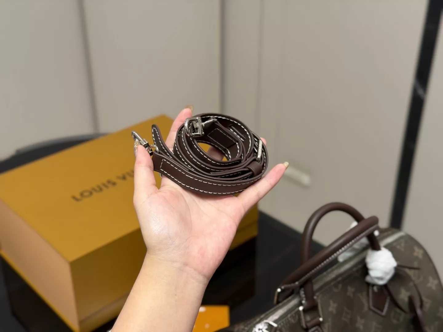 루이비통 모노그램 지퍼 여밈 탑핸들 보스턴백 상세 이미지 6