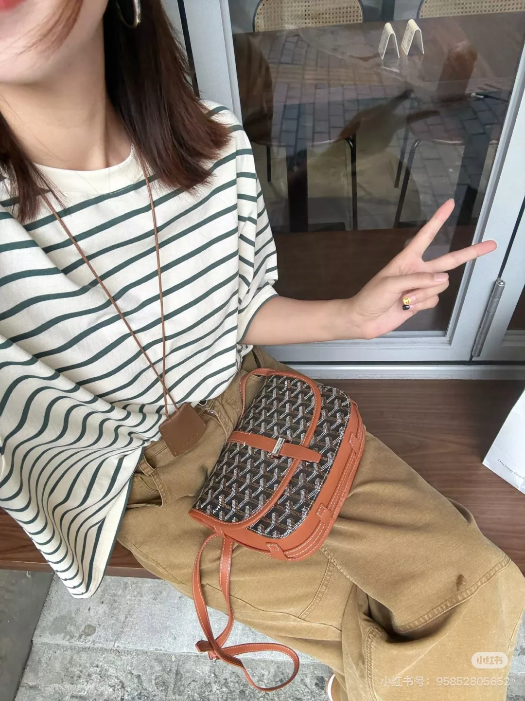 고야드 쉐브론 패턴 배색 플랩 크로스백 상세 이미지 24