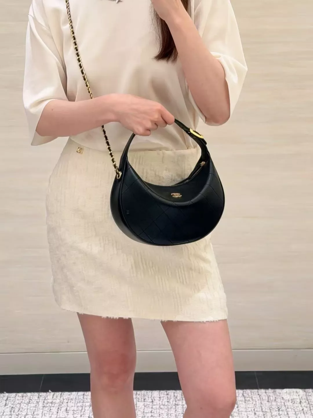 샤넬 초승달 퀼팅 체인 스트랩 호보백 상세 이미지 13