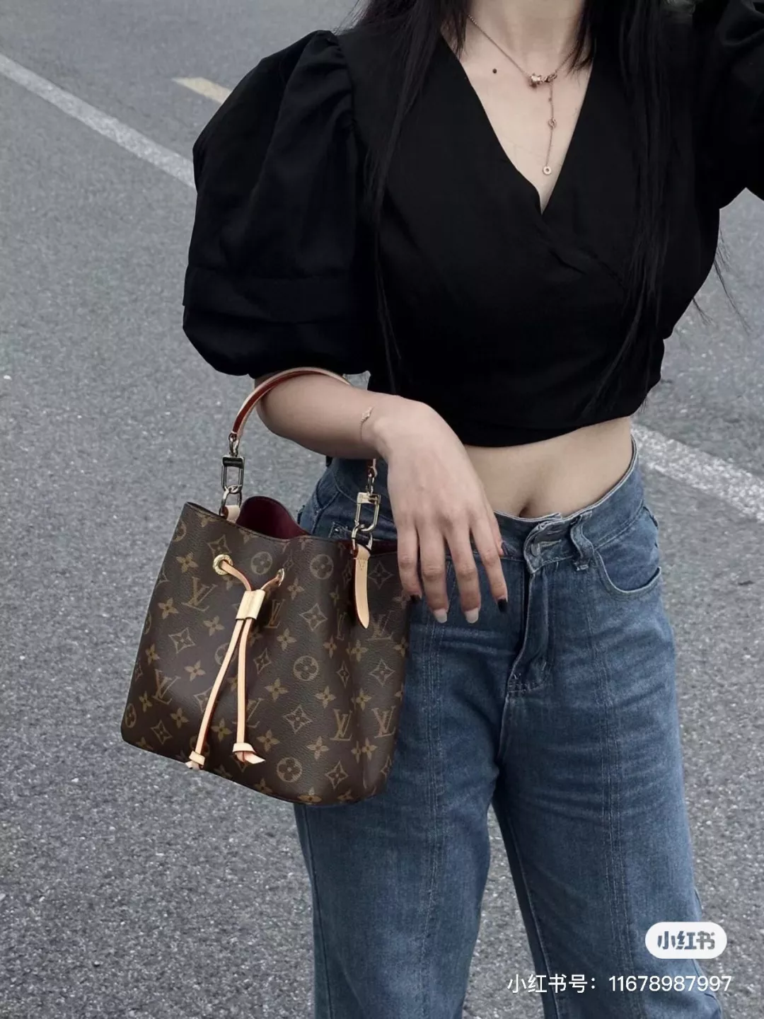 루이비통 모노그램 드로스트링 핸들 버킷백 상세 이미지 13