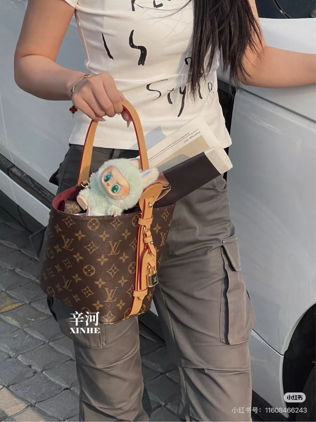 루이비통 모노그램 패턴 버클 장식 버킷백 상세 이미지 21