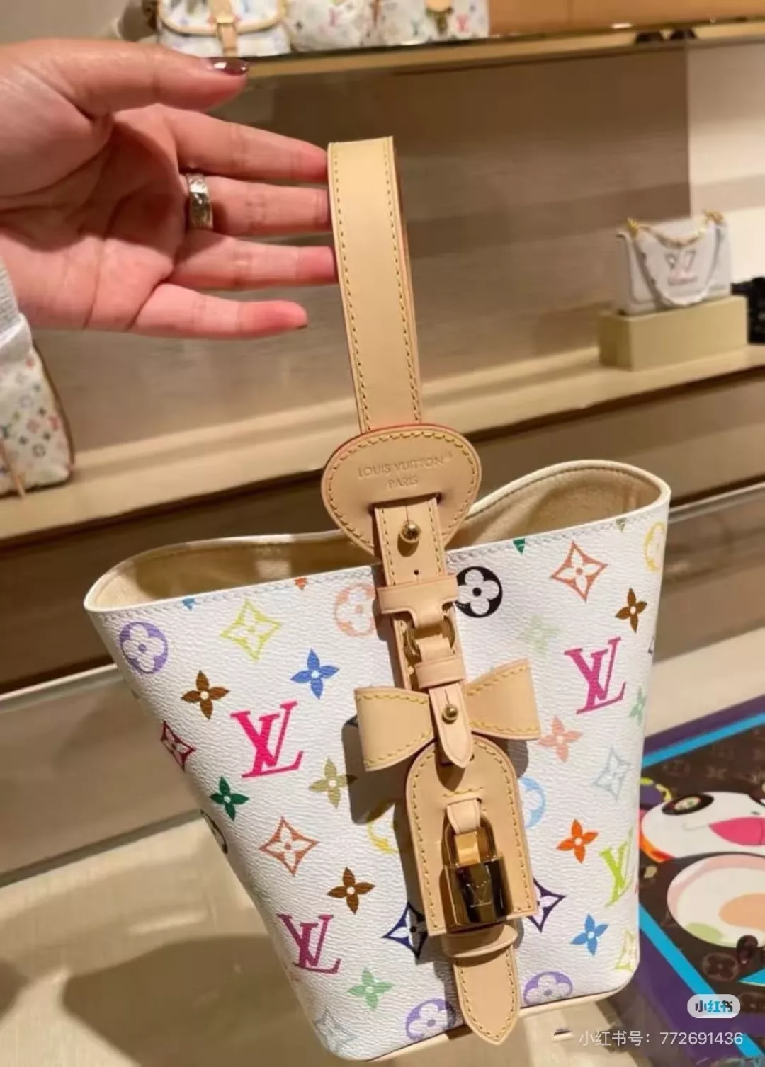 루이비통 모노그램 패턴 버클 장식 버킷백 상세 이미지 27