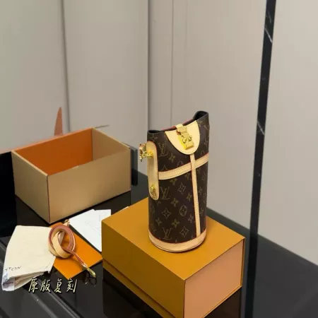 루이비통 모노그램 가죽 트리밍 원통형 버킷백