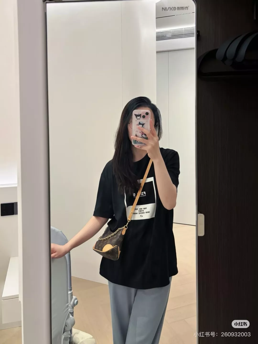 루이비통 모노그램 가죽 체인 스트랩 숄더백 상세 이미지 26