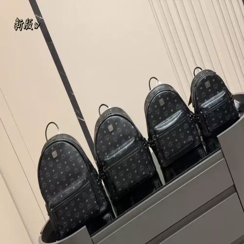 엠씨엠 대칭 패턴 입체 실루엣 클래식 백팩