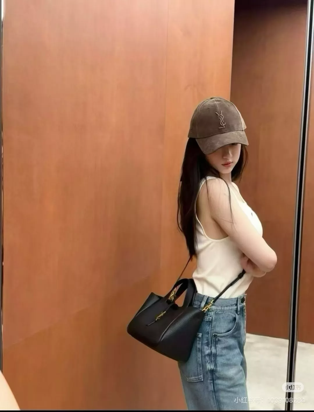 입생로랑 컷아웃 손잡이 타원형 바닥 토트백 상세 이미지 33