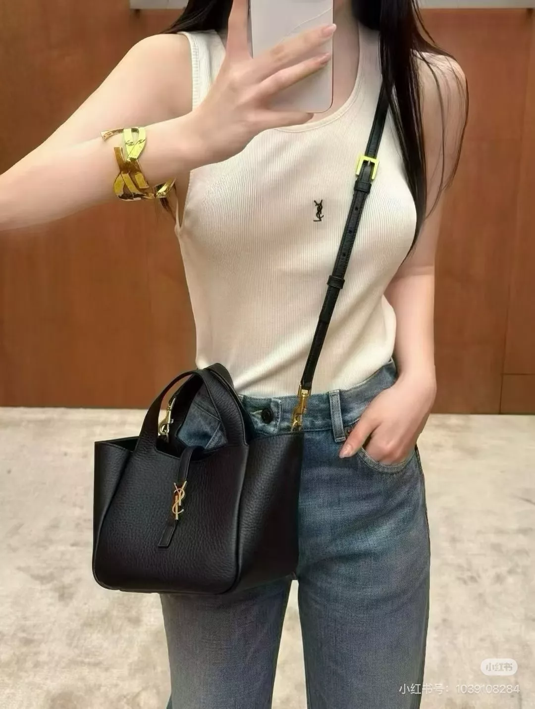 입생로랑 컷아웃 손잡이 타원형 바닥 토트백 상세 이미지 34