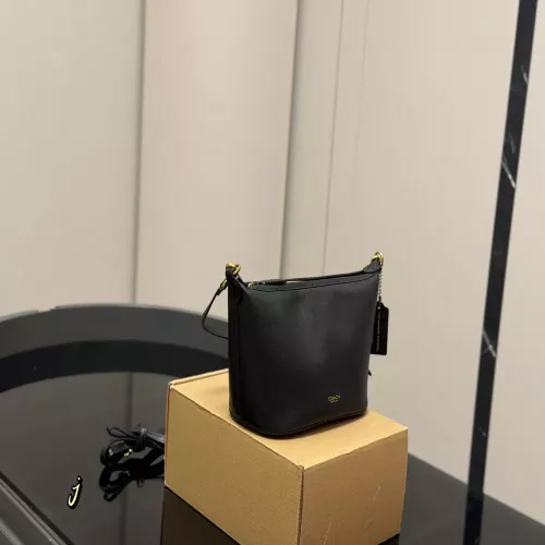 코치 곡선 실루엣 스트랩 교체형 숄더백