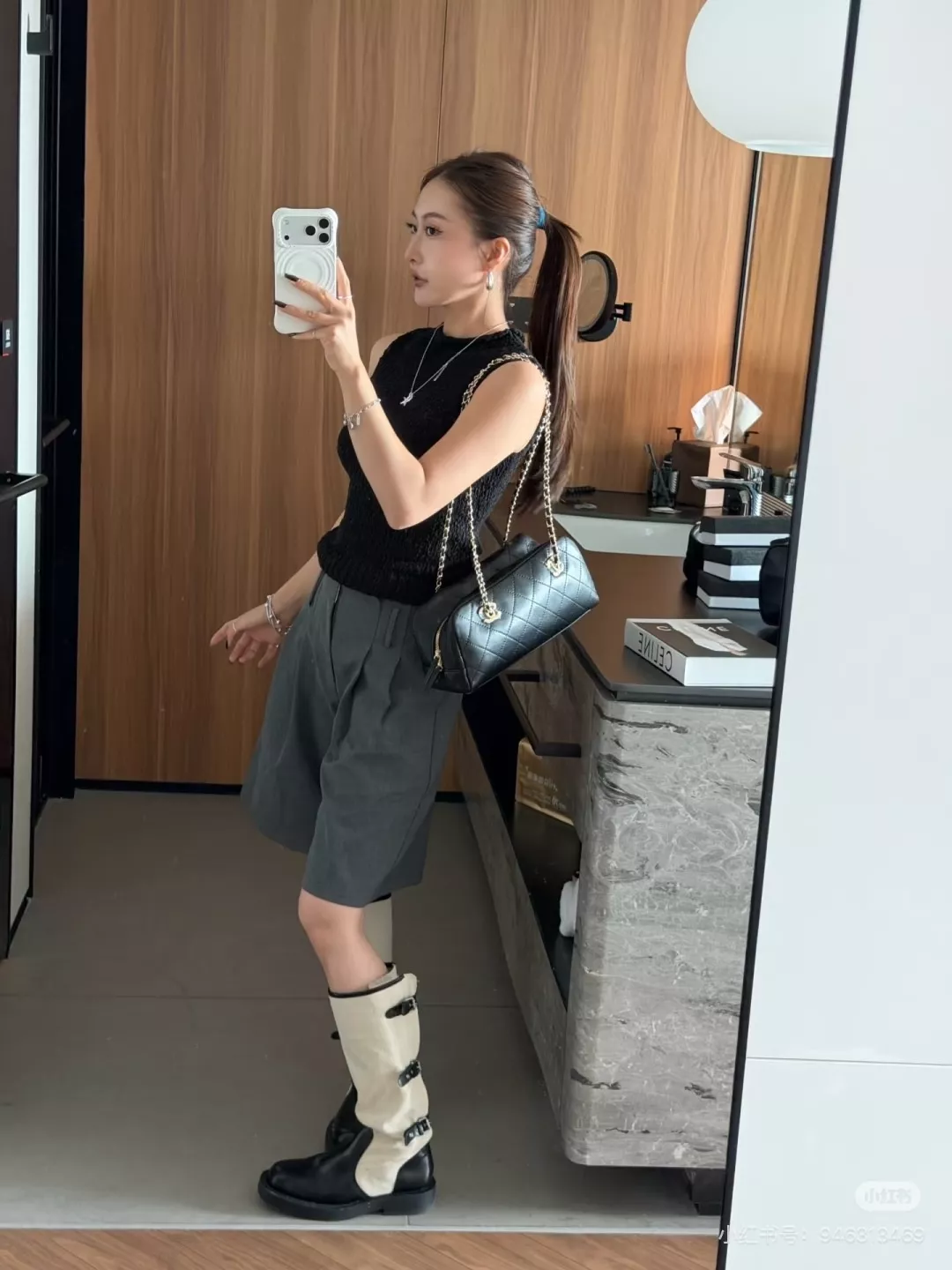 샤넬 더블 로고 스웨이드 체인 바게트백 상세 이미지 16