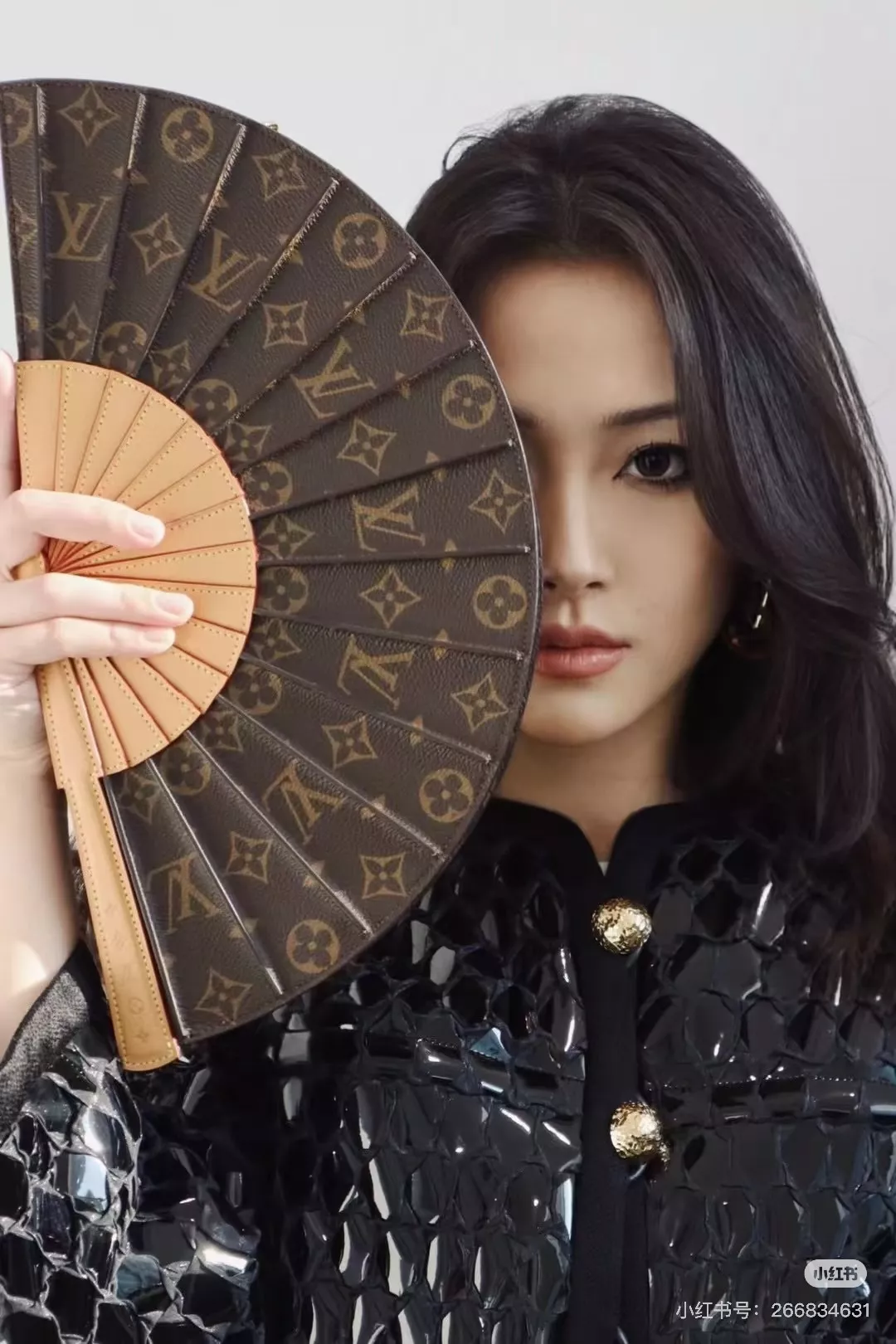 루이비통 모노그램 부채형 크로스 스트랩 탬버린백 상세 이미지 12