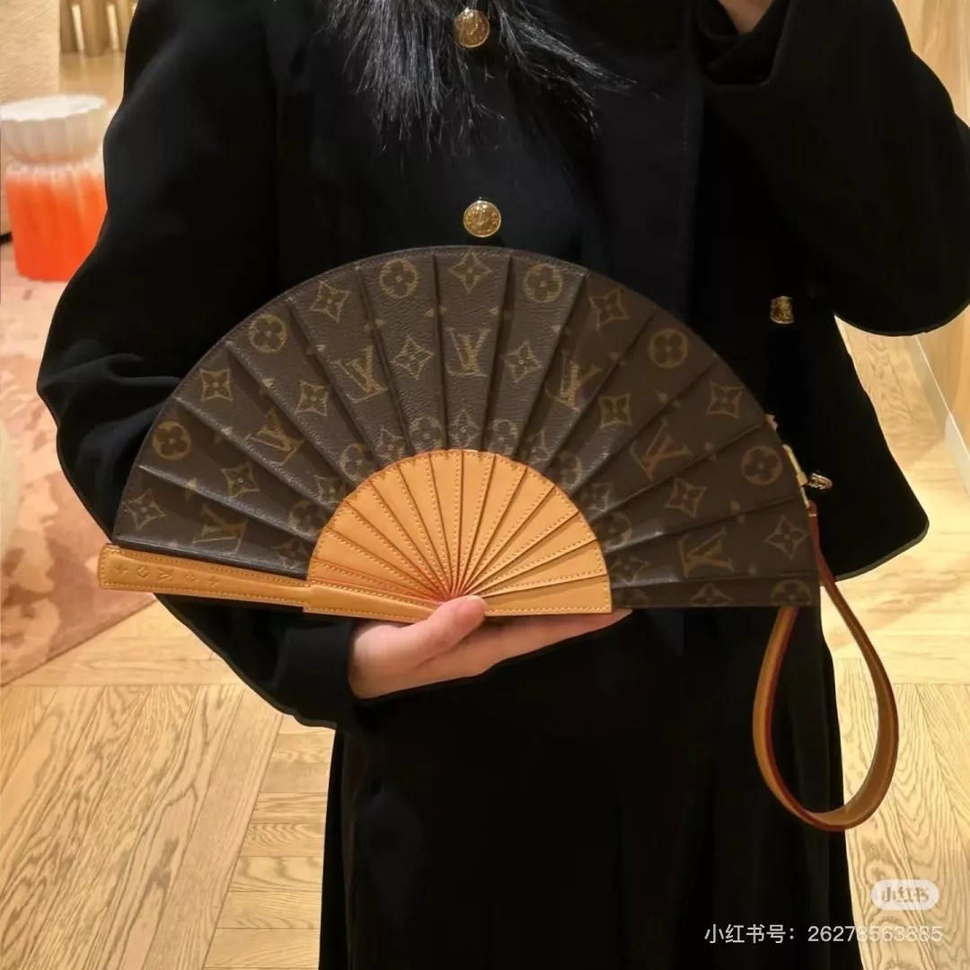 루이비통 모노그램 부채형 크로스 스트랩 탬버린백 상세 이미지 13
