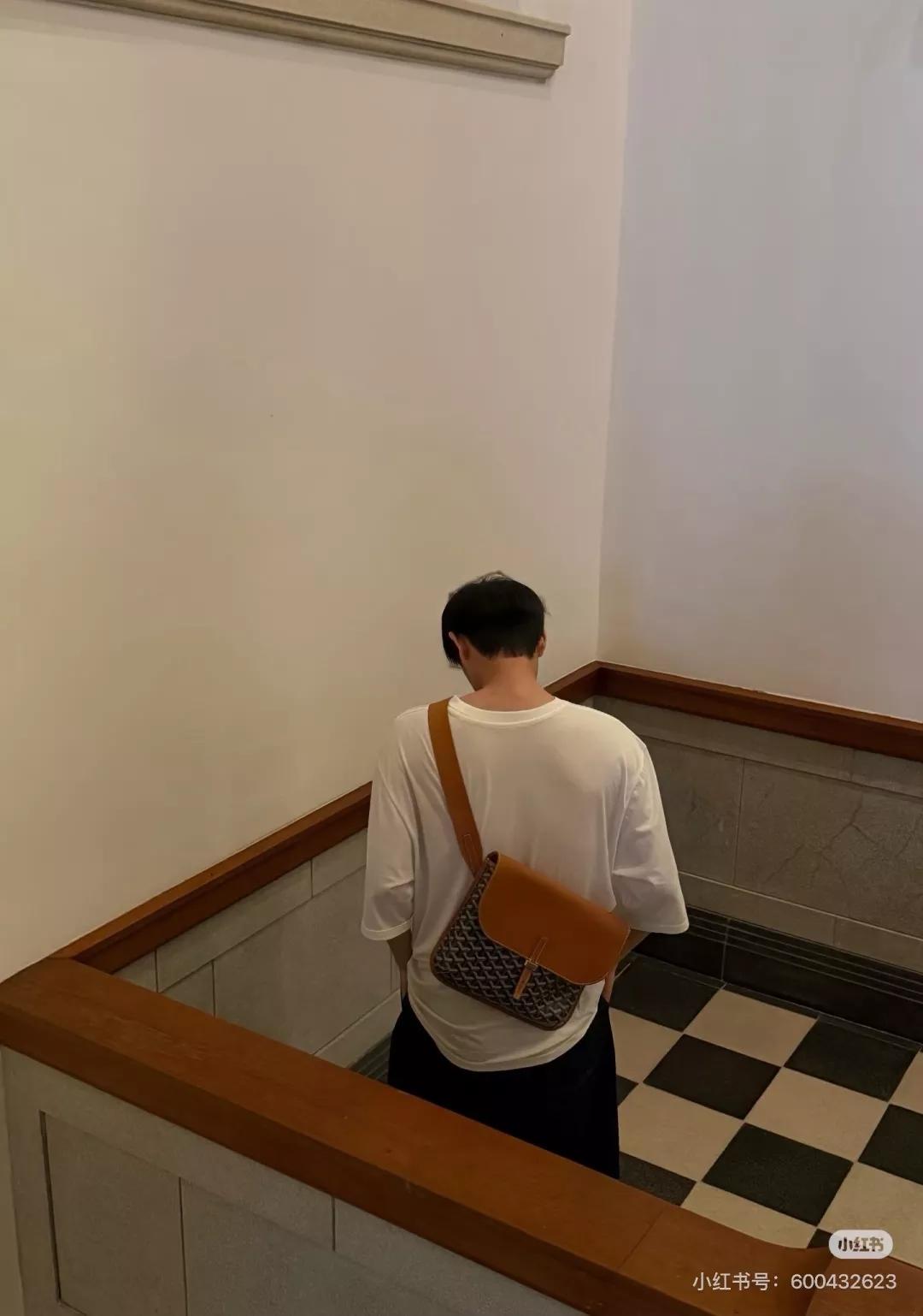 고야드 반복 패턴 플랩형 스트랩 메신저백 상세 이미지 19