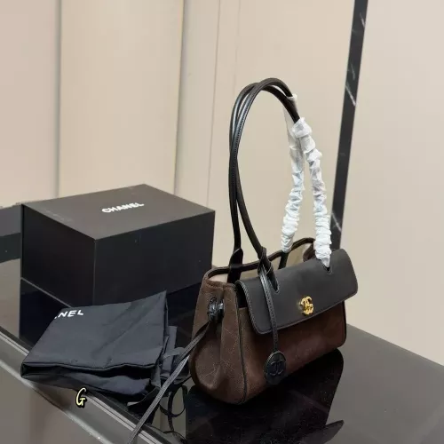 샤넬 배색 플랩 더블 핸들 빈티지 바게트백