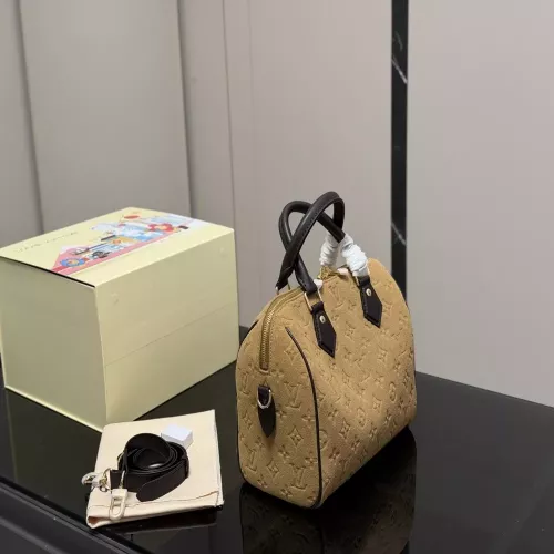 루이비통 스웨이드 둥근 실루엣 보스턴백