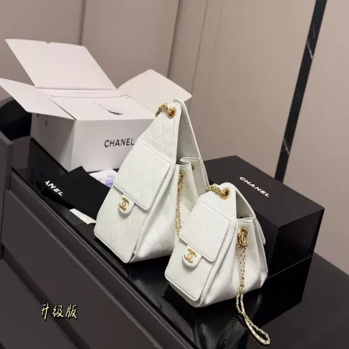 샤넬 캐비어 질감 체인 스트랩 호보백