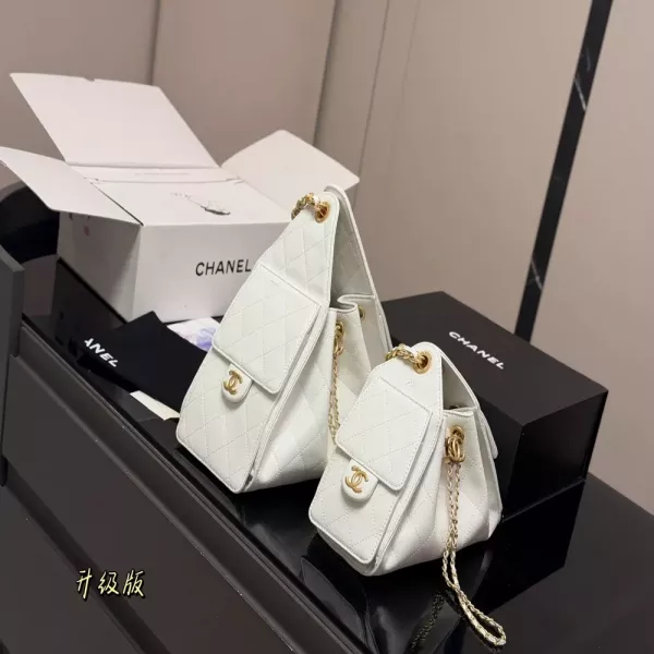 샤넬 캐비어 질감 체인 스트랩 호보백