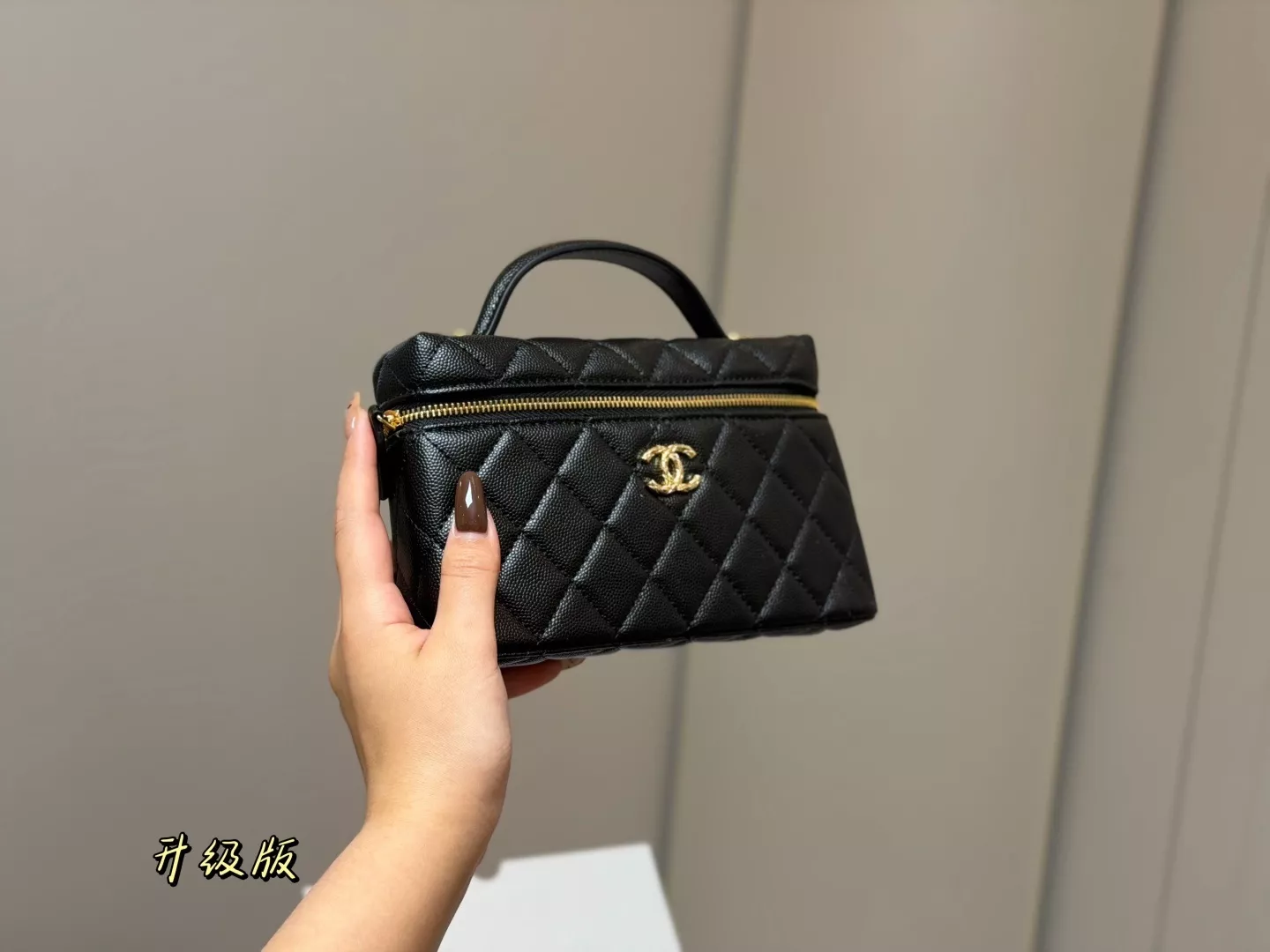 샤넬 다이아 퀼팅 체인 탑 핸들 숄더백 상세 이미지 9