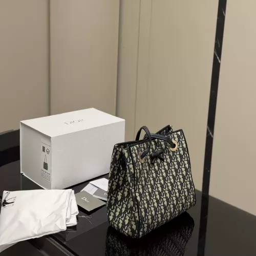 디올 리본 장식 모노그램 패턴 토트백