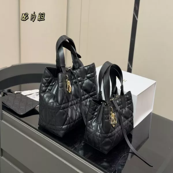 디올 퀼팅 패턴 더블 핸들 가로형 토트백