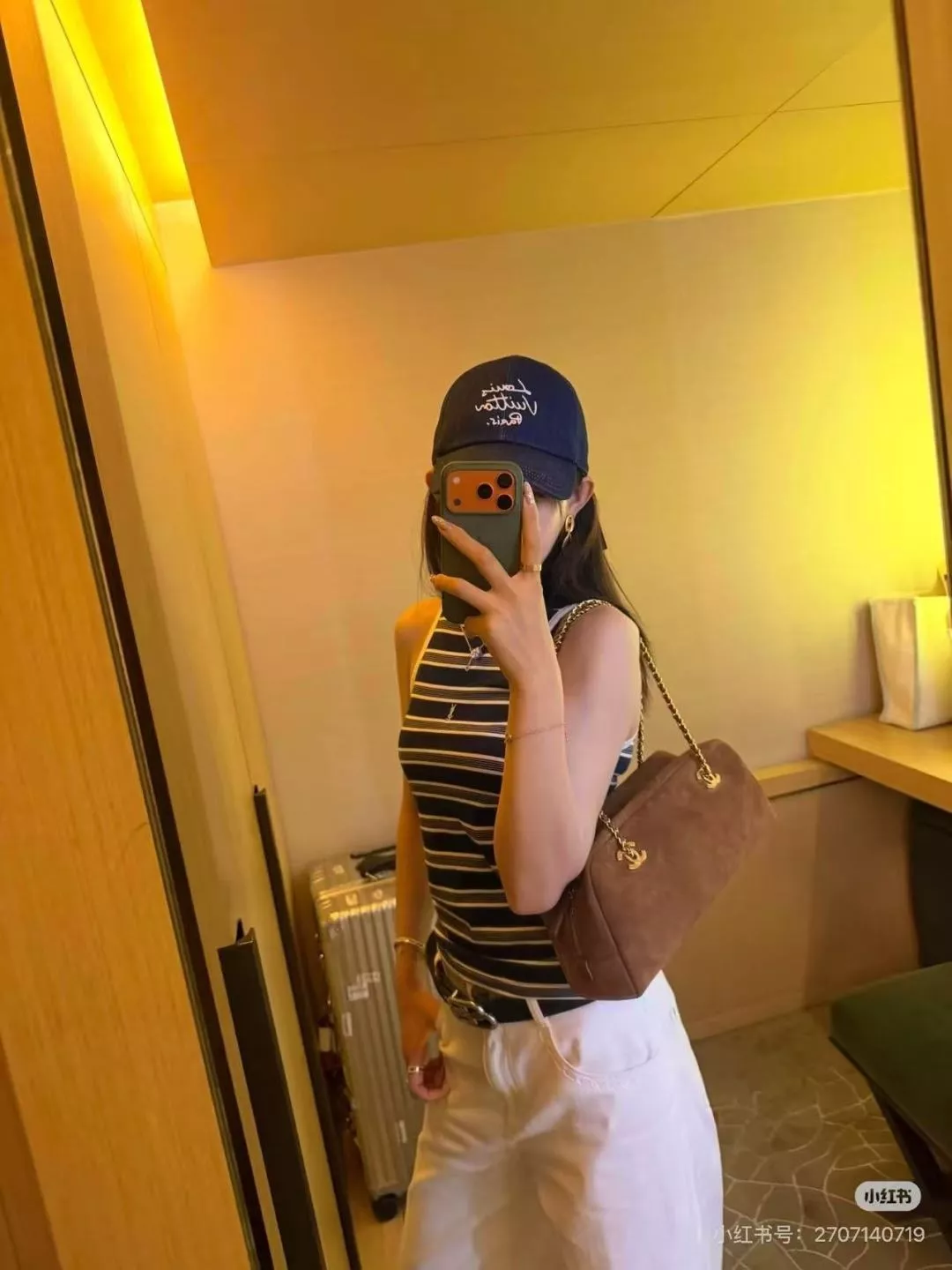 샤넬 스웨이드 체인 장식 숄더 바게트백 상세 이미지 12