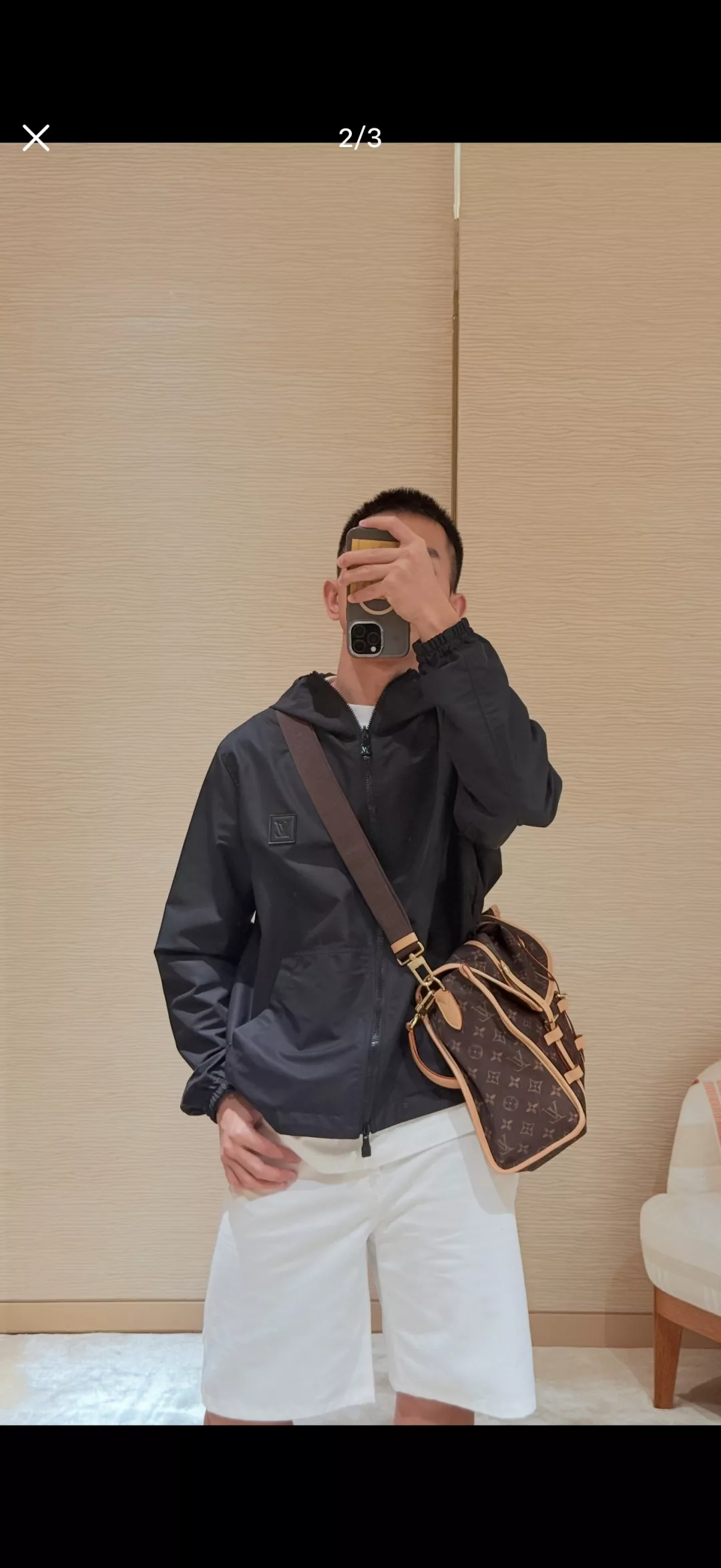 루이비통 모노그램 와이드 가죽 스트랩 메신저백 상세 이미지 14