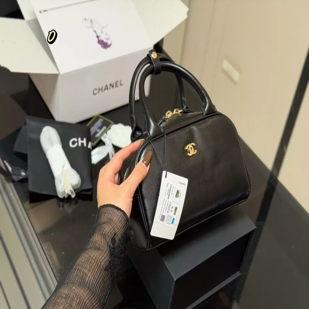 샤넬 빈티지 스타일 더블 핸들 보스턴백