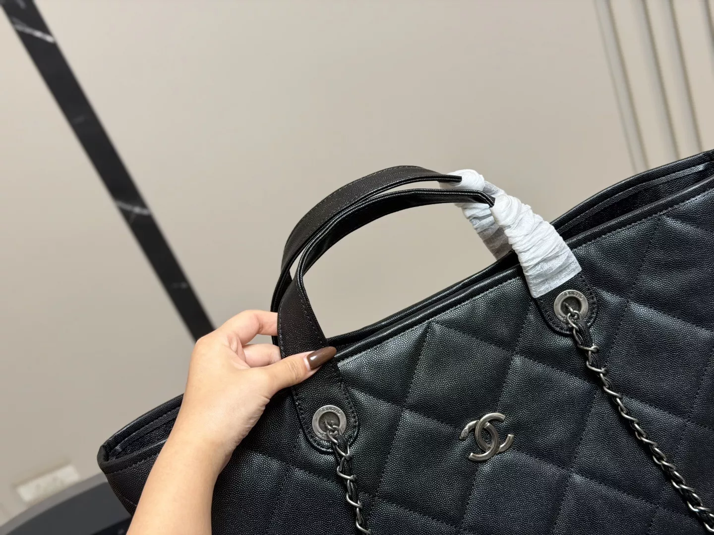 샤넬 다이아몬드 퀼팅 체인 스트랩 쇼퍼백 상세 이미지 3