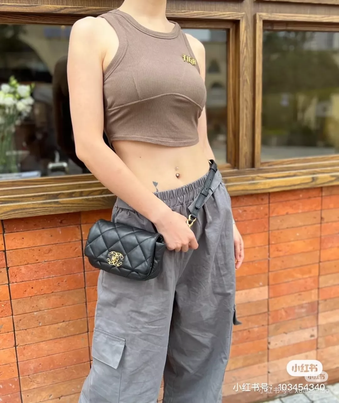 샤넬 퀼팅 플랩 로고 장식 웨이스트백 상세 이미지 27