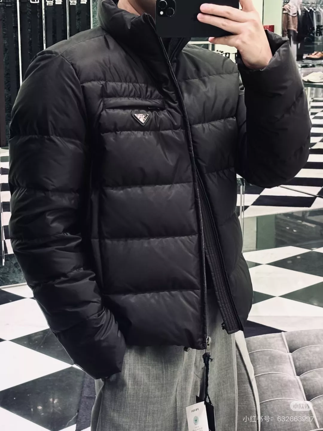 프라다 발수 스탠드칼라 남녀공용 쇼트 패딩 상세 이미지 14