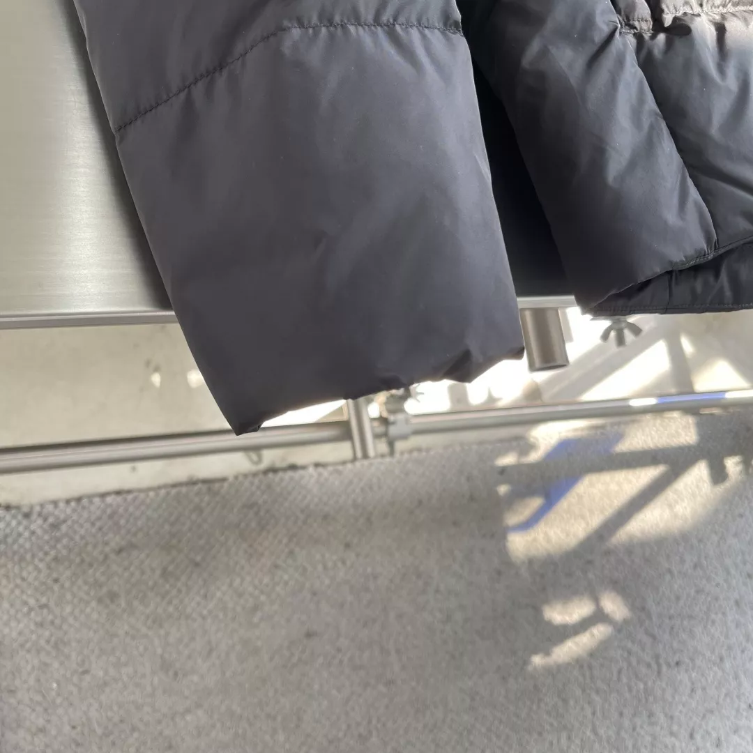 프라다 발수 스탠드칼라 남녀공용 쇼트 패딩 상세 이미지 5