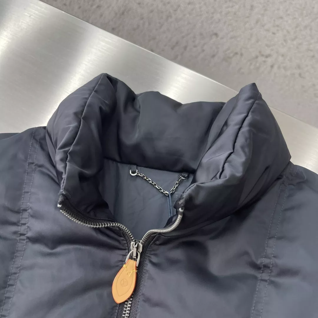 루이비통 세로 퀼팅 스탠드칼라 남녀공용 쇼트 패딩 상세 이미지 4