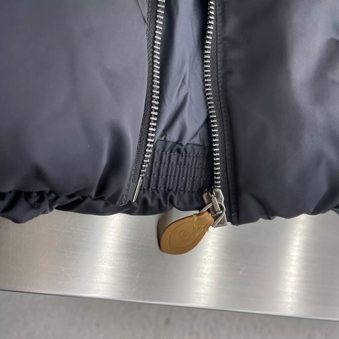 루이비통 세로 퀼팅 스탠드칼라 남녀공용 쇼트 패딩 상세 이미지 7