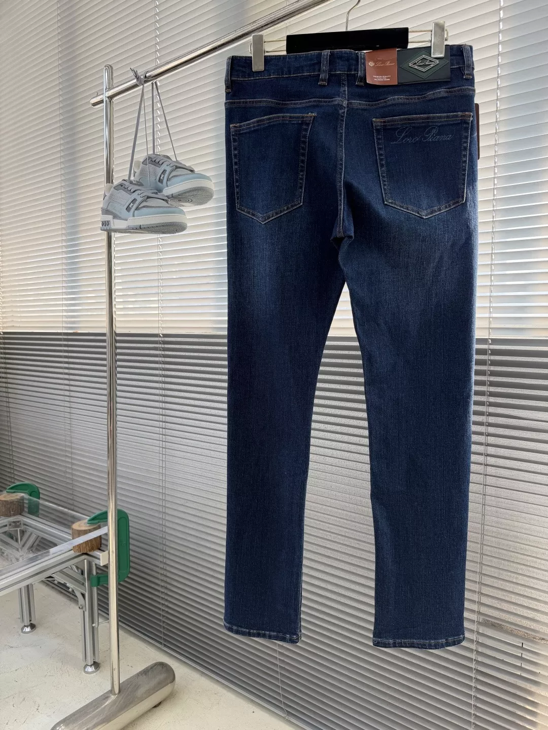 로로피아나 원색 핀턱 테이퍼드 남녀공용 데님 팬츠 상세 이미지 2