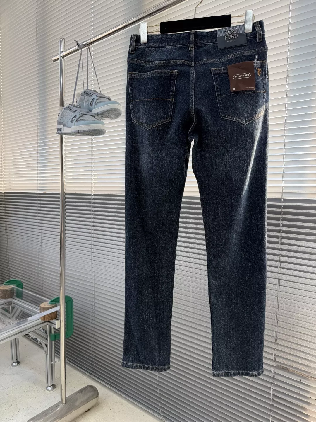 톰포드 파이브 포켓 일자핏 남녀공용 데님 팬츠 상세 이미지 2